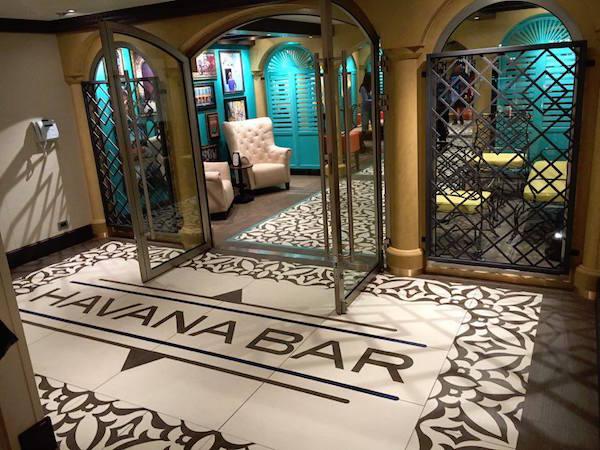 Havana Bar and Pool на борту лайнера Carnival Vista