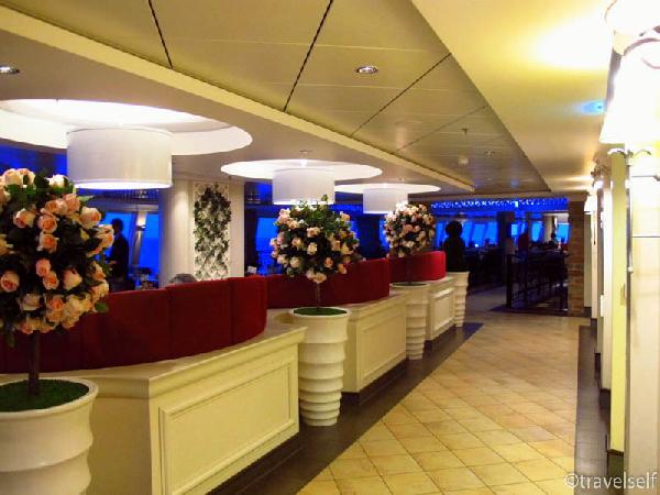 Рестораны бары питание на лайнере "NCL Epic"
