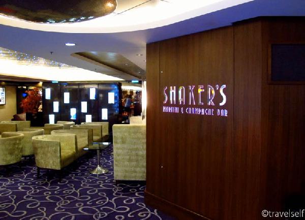 Рестораны бары питание на лайнере "NCL Epic"