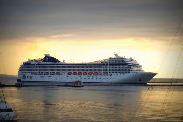 Морской круиз лайнер MSC Musica