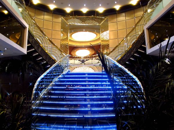 Морской круиз лайнер MSC Musica
