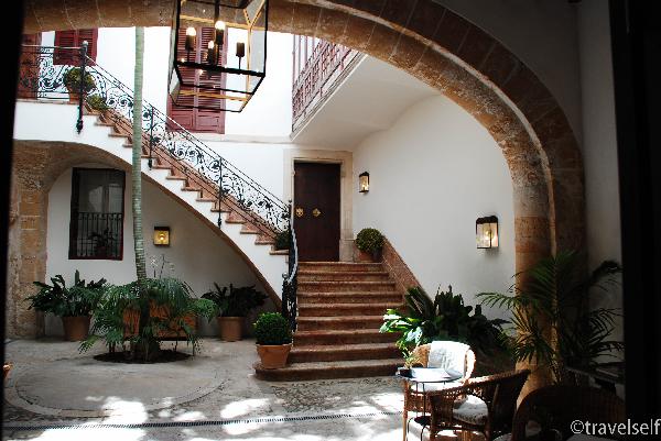 Palma de Mallorca what to see Spanish courtyard