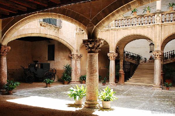 palma de mallorca spanish patio attractions