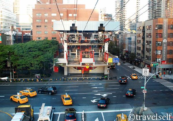 Станция канатной дороги Roosevelt Island Tram фото